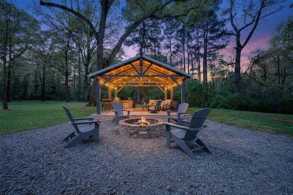 6809 S Lakeshore Drive, Shreveport, LA 71119