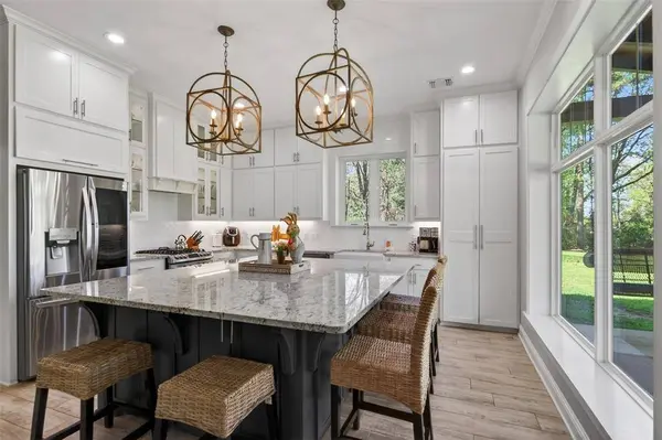 6809 S Lakeshore Drive, Shreveport, LA 71119