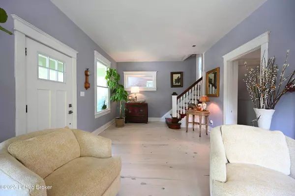 1899 Princeton Dr, Louisville, KY 40205