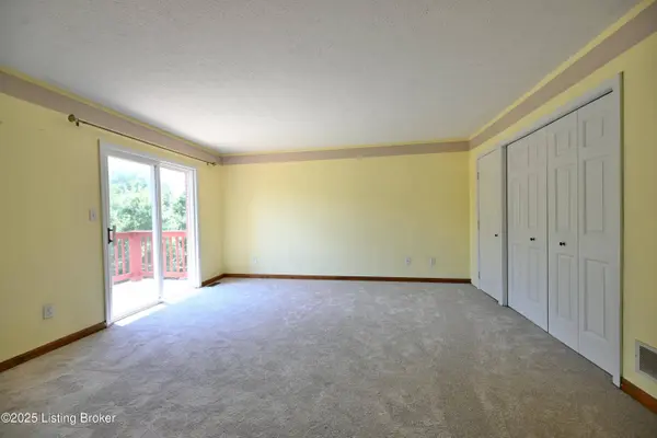 11516 Saratoga Club Rd, Louisville, KY 40299