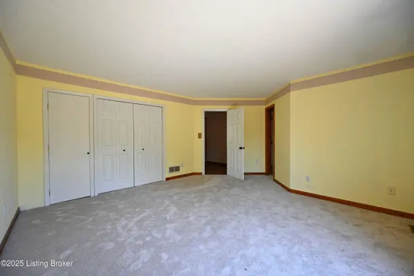 11516 Saratoga Club Rd, Louisville, KY 40299