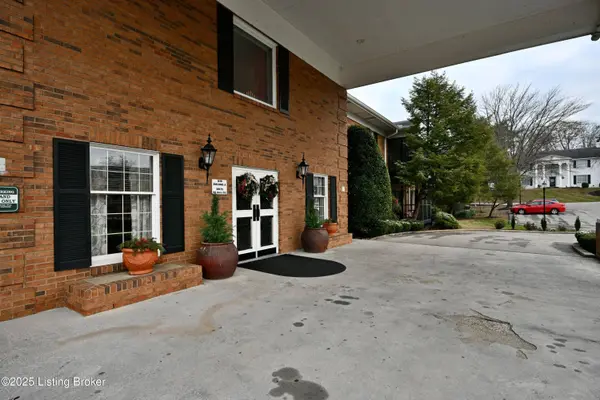 1616 Gardiner Ln #210, Louisville, KY 40205