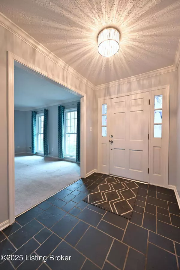 4506 Deepwood Dr, Louisville, KY 40241