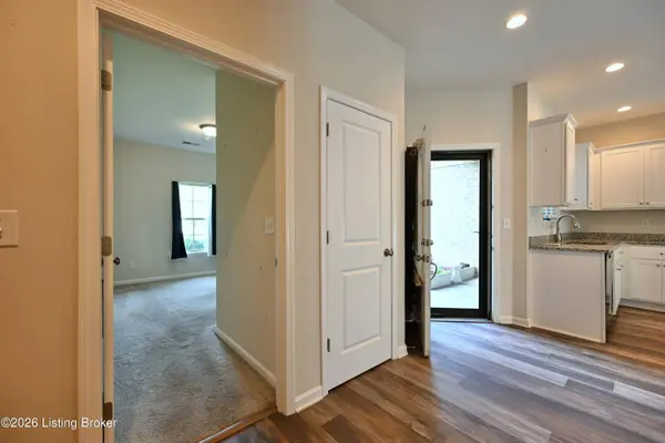6411 Renate Rd, Louisville, KY 40291