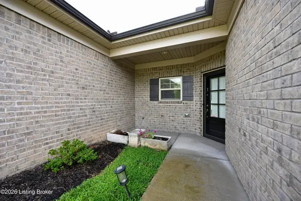 6411 Renate Rd, Louisville, KY 40291