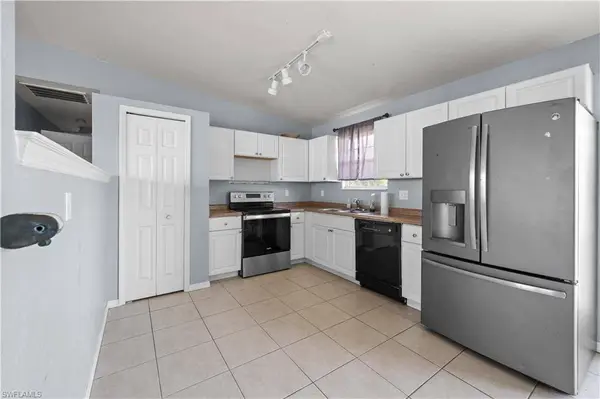 2028 NE 17th PL, Cape Coral, FL 33909