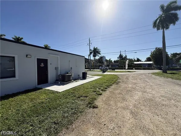 4523 Palm Beach BLVD, Fort Myers, FL 33905
