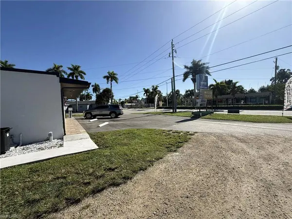 4523 Palm Beach BLVD, Fort Myers, FL 33905
