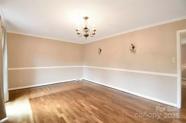 202 Brookmeade DR, Statesville, NC 28625