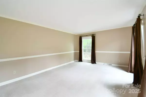 202 Brookmeade DR, Statesville, NC 28625