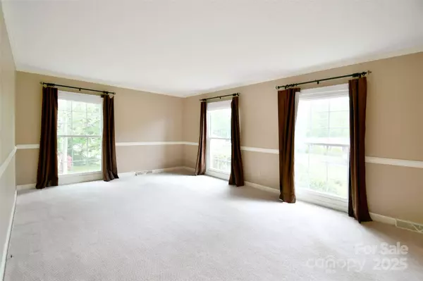 202 Brookmeade DR, Statesville, NC 28625