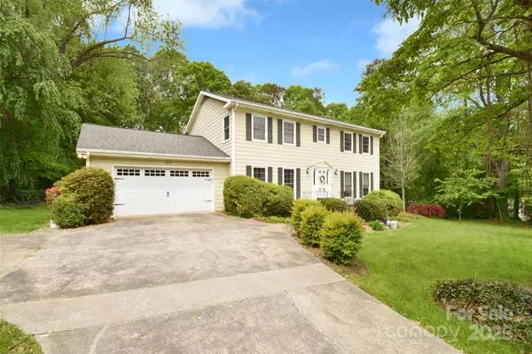 202 Brookmeade DR, Statesville, NC 28625