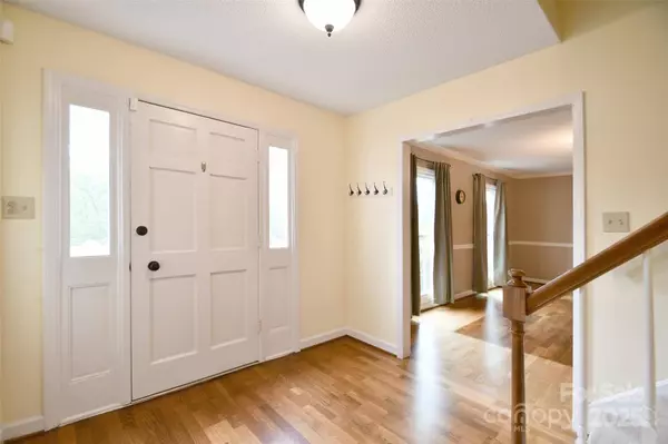 202 Brookmeade DR, Statesville, NC 28625