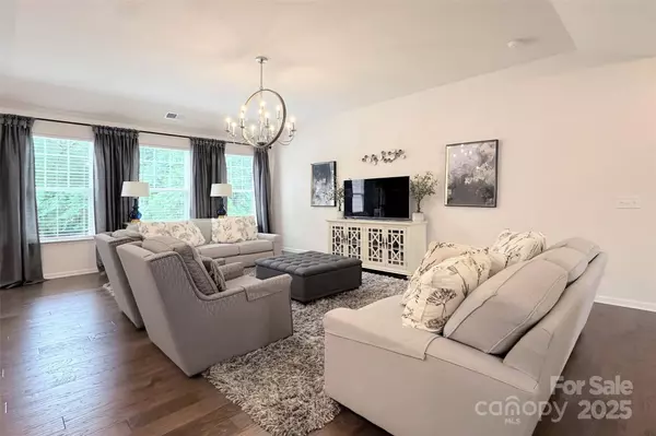 3807 Blazeprince DR, Charlotte, NC 28215