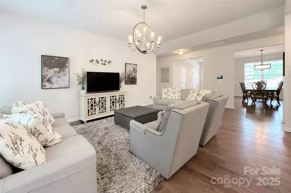 3807 Blazeprince DR, Charlotte, NC 28215