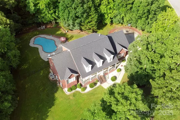 6309 Chamar CIR, Kannapolis, NC 28081