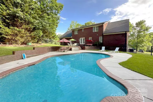 6309 Chamar CIR, Kannapolis, NC 28081