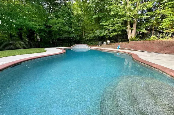 6309 Chamar CIR, Kannapolis, NC 28081