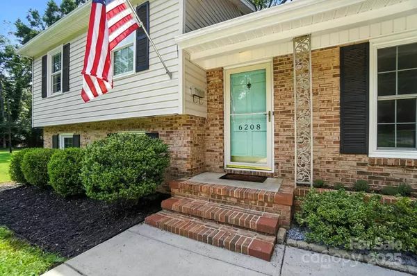6208 Colchester PL, Charlotte, NC 28210