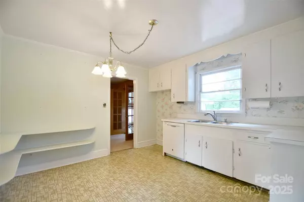 4109 Leeds DR, Charlotte, NC 28205