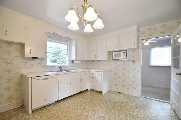 4109 Leeds DR, Charlotte, NC 28205