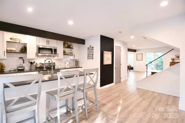 13423 Cliffhaven LN, Huntersville, NC 28078