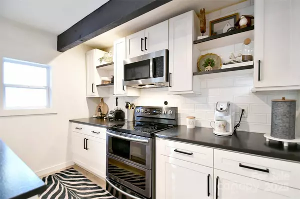 13423 Cliffhaven LN, Huntersville, NC 28078