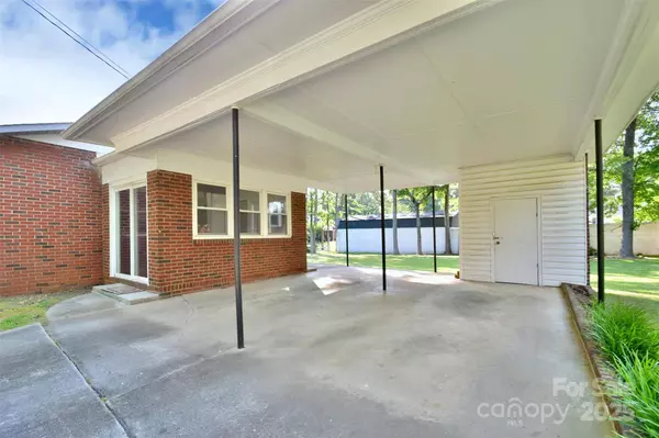 1641 Eastwood DR, Kannapolis, NC 28083