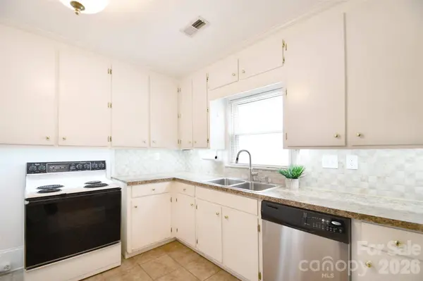 3012 Hanson DR, Charlotte, NC 28207