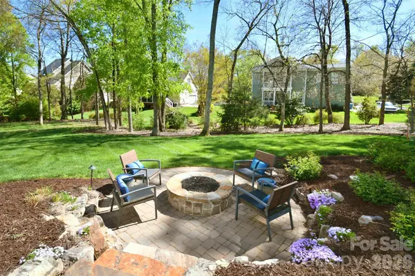 522 N Oak DR, Huntersville, NC 28078
