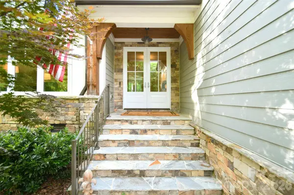 18616 Maplecroft Lake LN, Davidson, NC 28036