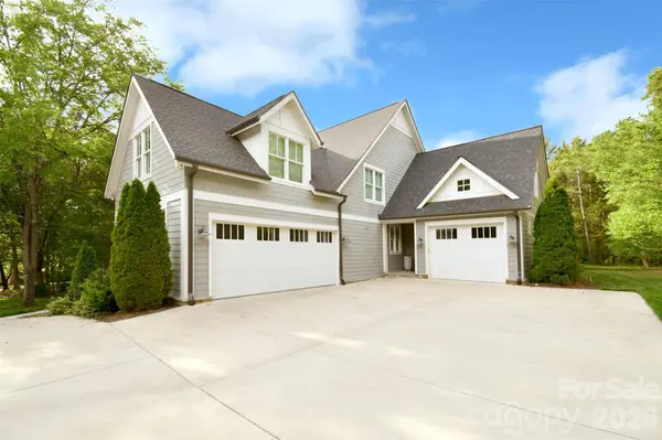 18616 Maplecroft Lake LN, Davidson, NC 28036