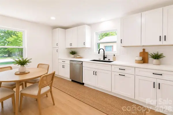 2204 Rozzelles Ferry RD, Charlotte, NC 28208