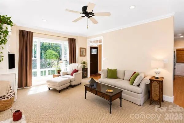 127 Vista DR, Davidson, NC 28036