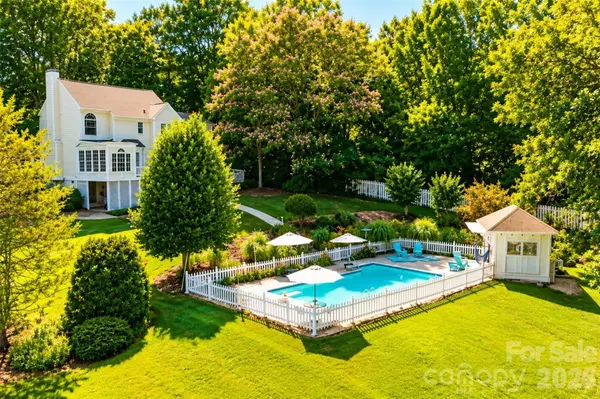 127 Vista DR, Davidson, NC 28036