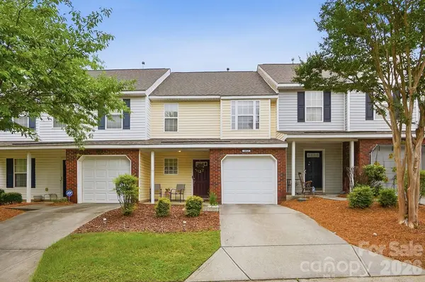 10618 Pointed Leaf CT, Charlotte, NC 28213
