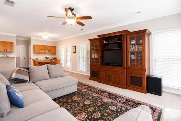3837 Beauvista DR, Charlotte, NC 28269