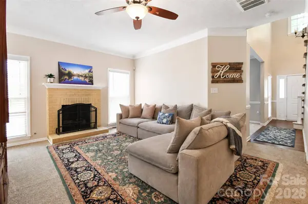 3837 Beauvista DR, Charlotte, NC 28269