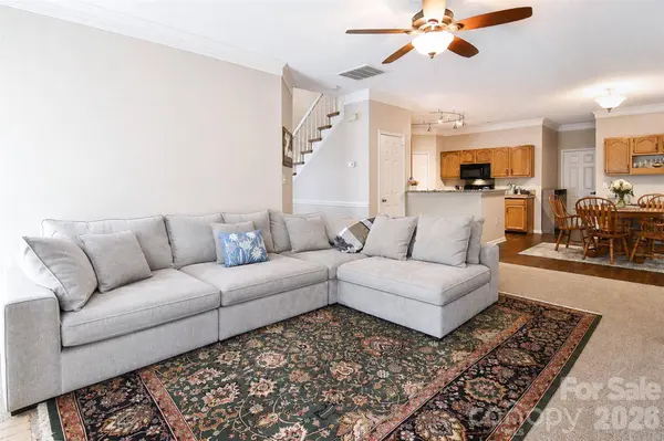 3837 Beauvista DR, Charlotte, NC 28269