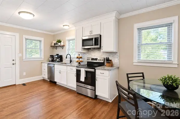806 Applewood ST, Kannapolis, NC 28081