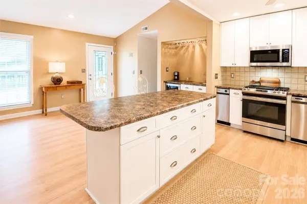 7904 Saddleview CT, Charlotte, NC 28215