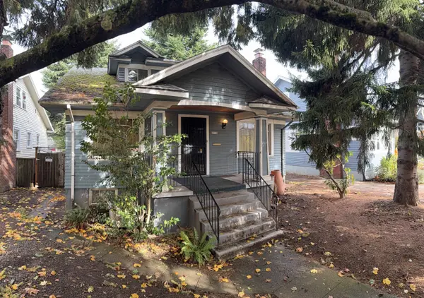 2212 SE Tamarack Ave, Portland, OR 97214-5457