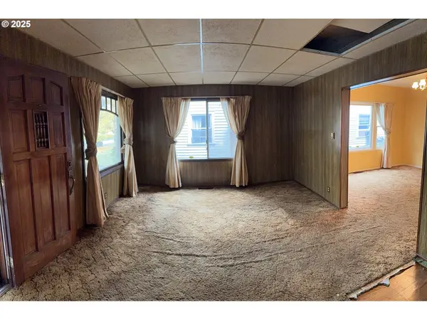 2212 SE TAMARACK AVE, Portland, OR 97214