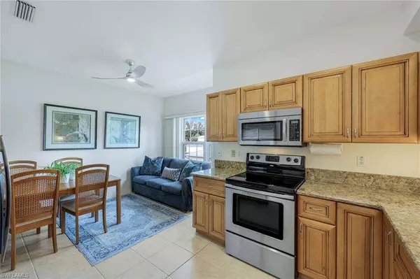 437 Wiggins Lake CT #201, Naples, FL 34110