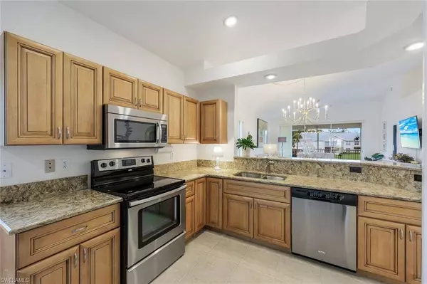 437 Wiggins Lake CT #201, Naples, FL 34110