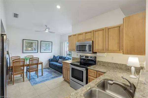 437 Wiggins Lake CT #201, Naples, FL 34110