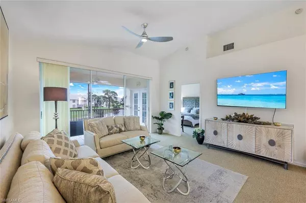 437 Wiggins Lake CT #201, Naples, FL 34110