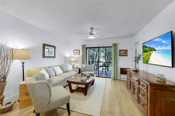 4186 27th CT SW #204, Naples, FL 34116