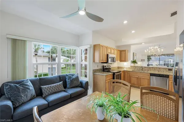 437 Wiggins Lake CT #201, Naples, FL 34110