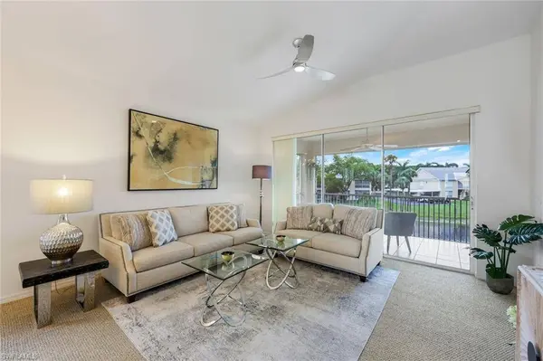 437 Wiggins Lake CT #201, Naples, FL 34110